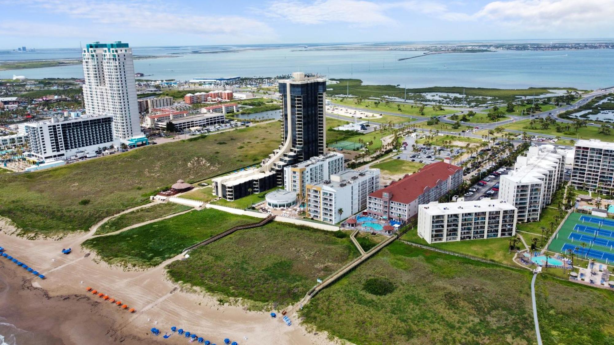 Hotel Peninsula Island & - Beachfront At 4*
