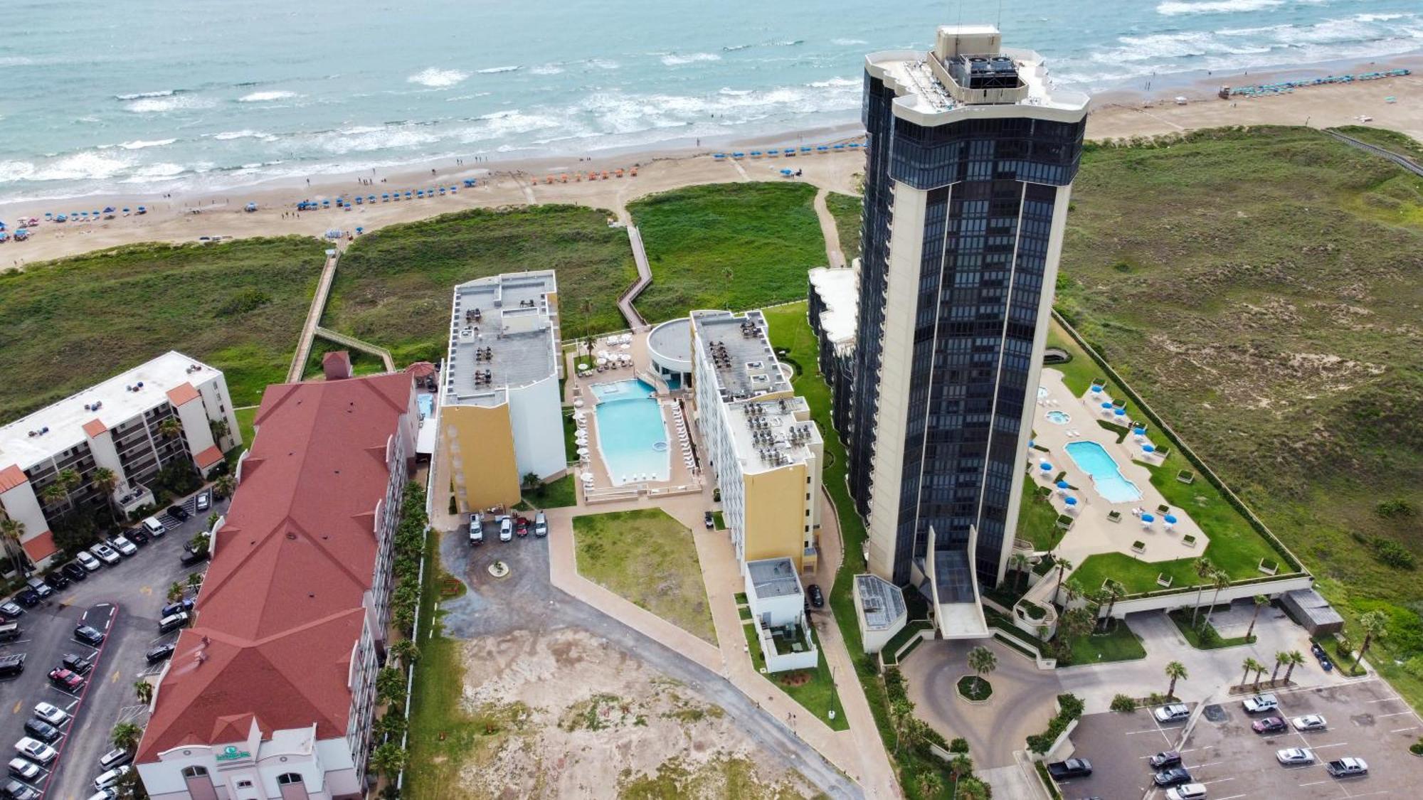 Hotel Peninsula Island & - Beachfront At 4*